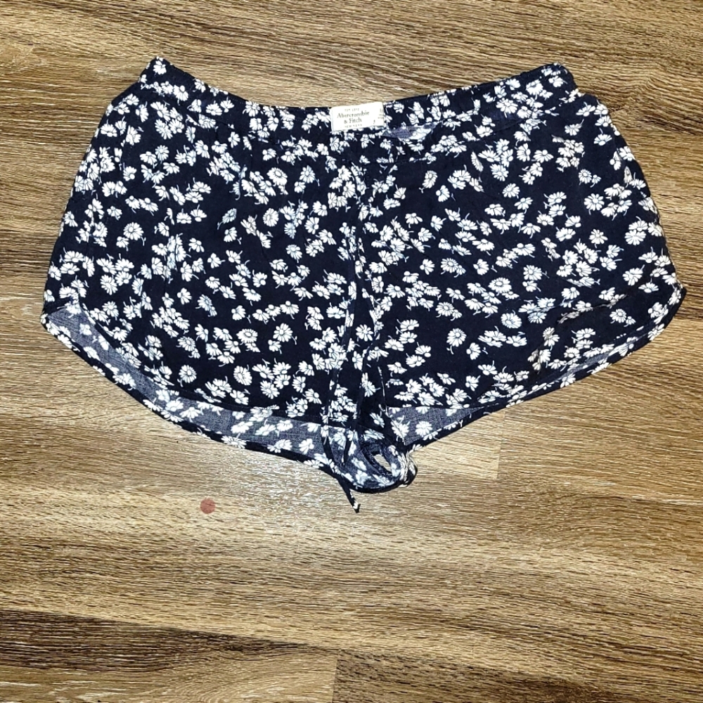 Abercrombie Flowy Floral Shorts | Size M